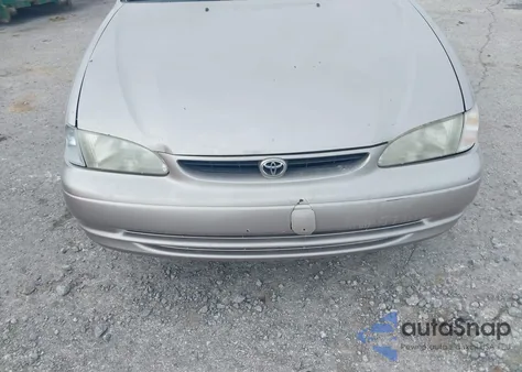 1998 Toyota Corolla Le z USA, uszkodzony, nr VIN 2T1BR18E2WC019524